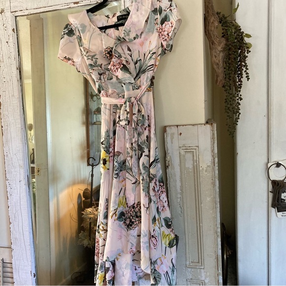 DN Designs Floral Ruffles High Low Short Sleeves Dress Tulips Hydrangeas - Picture 2 of 13